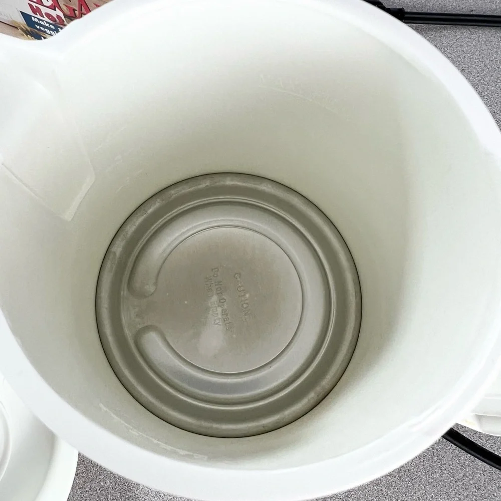 Vintage 5 Cup Regal Hot Pot white with Floral pattern heat Water Dorm Motel‎